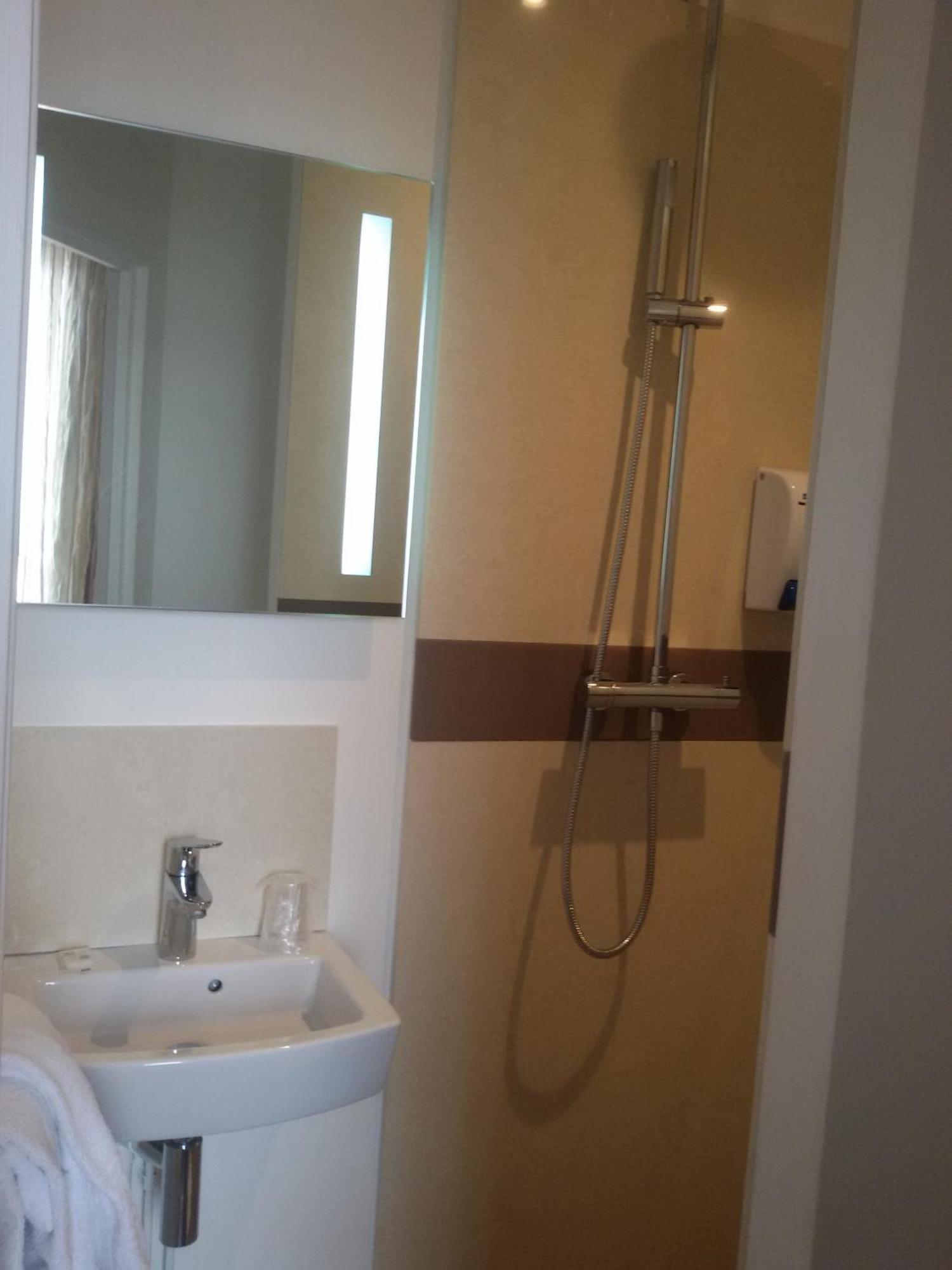 Hotel Albert Elisabeth Gare Sncf Clermont-Ferrand Rum bild